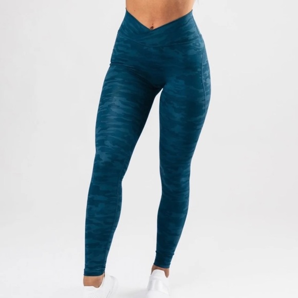 Surface Power Legging - Picture 2 of 4